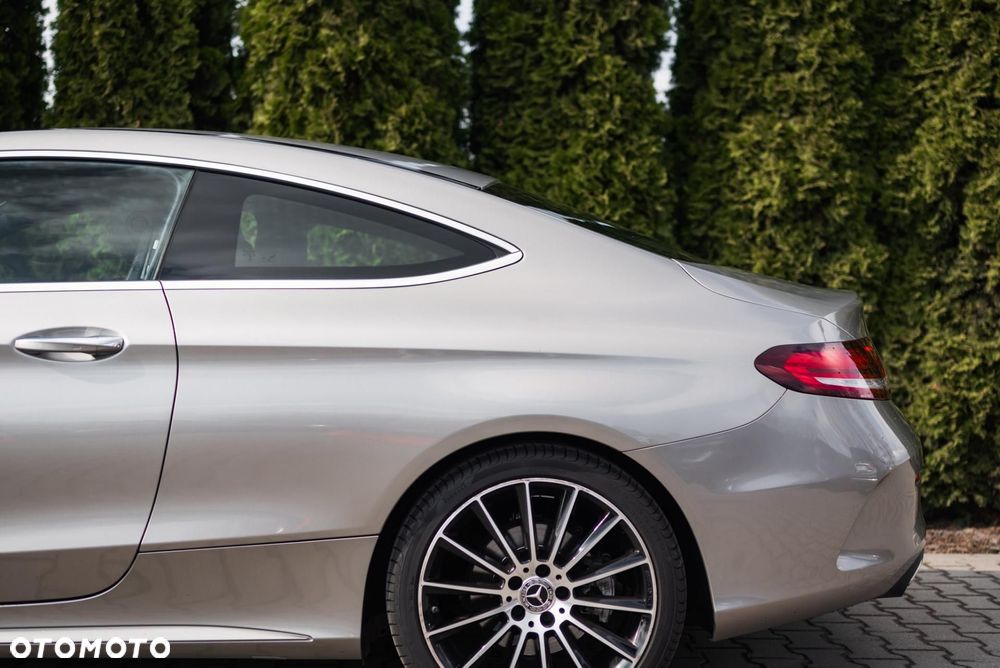 Mercedes-Benz Klasa C 300 9G-TRONIC - 41