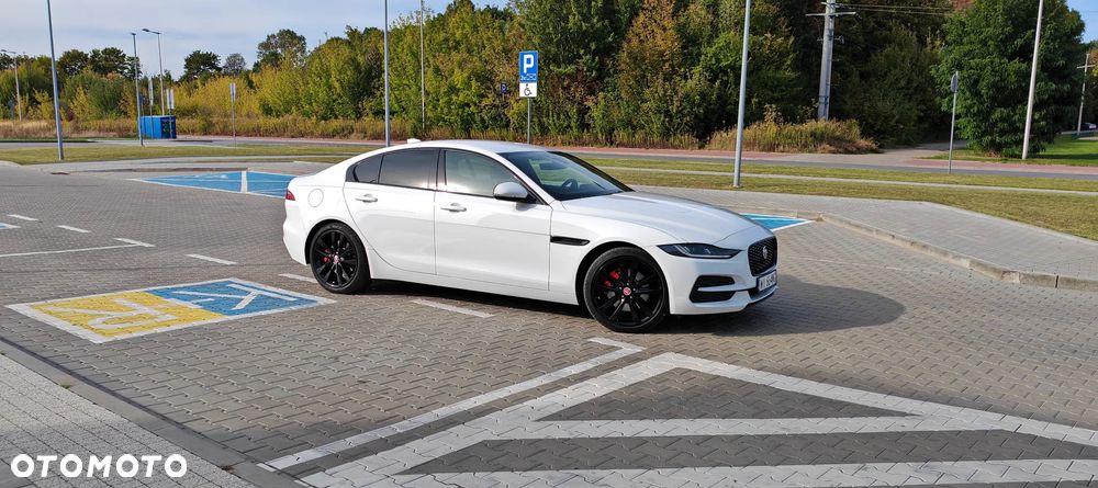 Jaguar XE 2.0 D180 HSE - 11