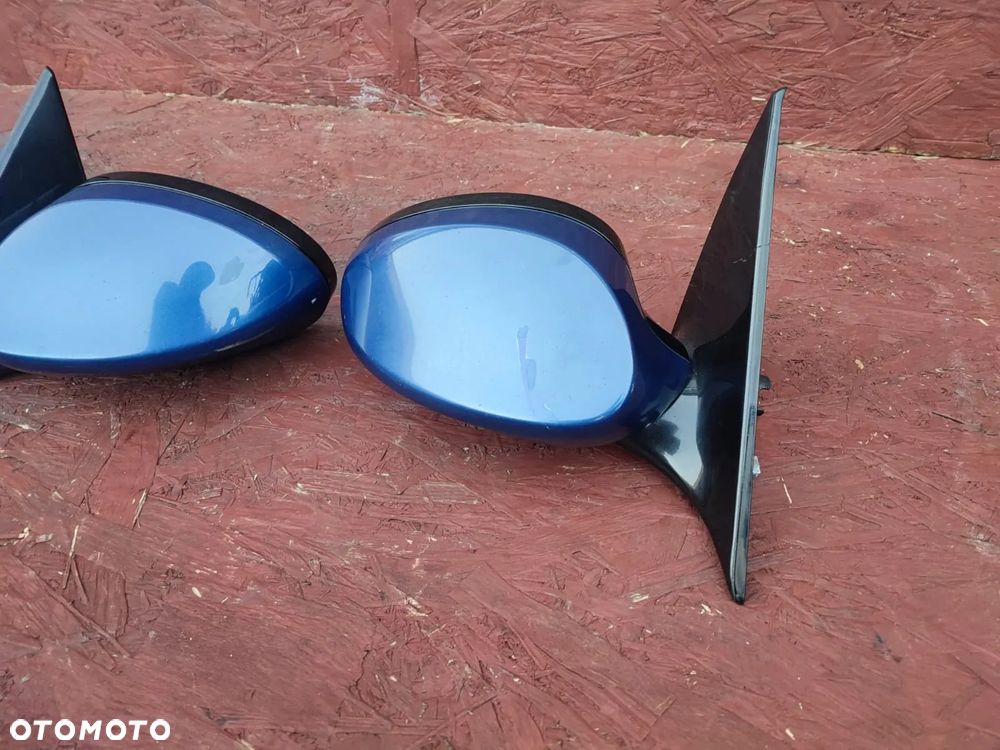BMW E92 / E93. ORYGINALNE LUSTERKA M-PAKIET LEWE / PRAWE Z WERSJI SCHADOW-LINE, KOL. LE MANS BLAU METALIC 381. O NR: 7 176 168 / 7 176 167 OEM. W DOBRYM STANIE. WERSJA UK - 3