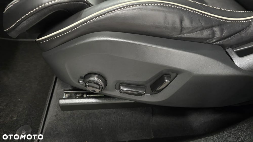 Volvo XC 60 B4 D Ultimate Dark - 15