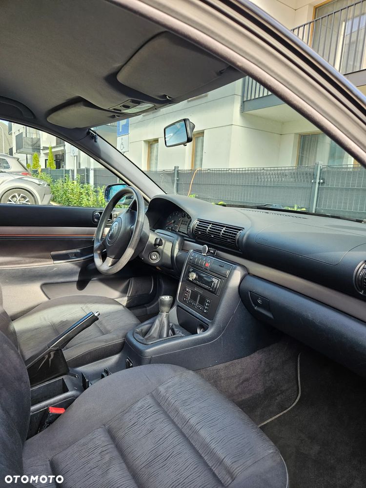 Audi A4 Limousine 1.6 - 9