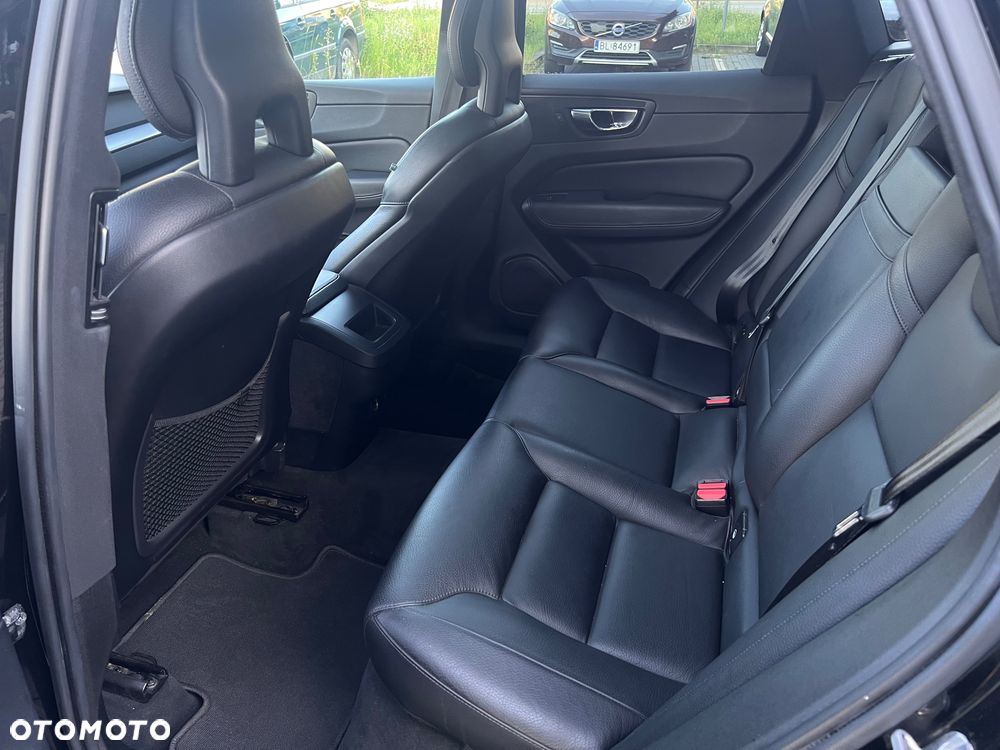 Volvo XC 60 T5 AWD Momentum - 8