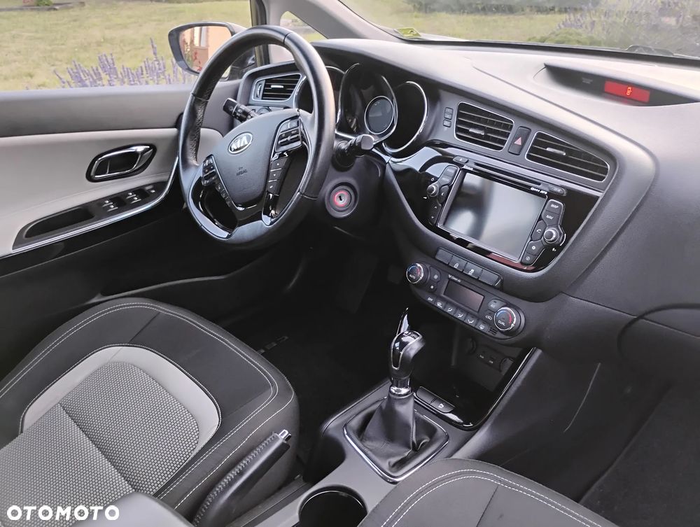 Kia Ceed 1.6 GDI Dream Team Edition - 22