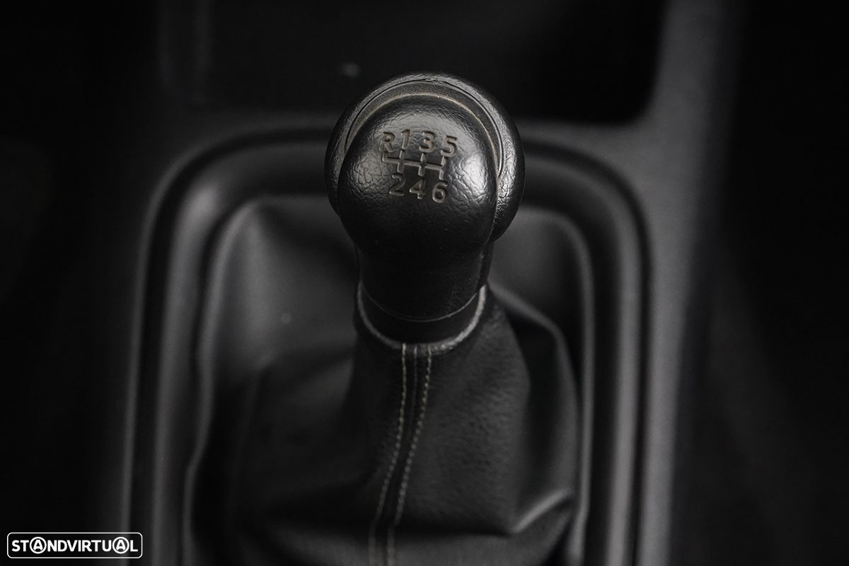 Toyota Hilux 2.4 D-4D 4WD CD CM - 12