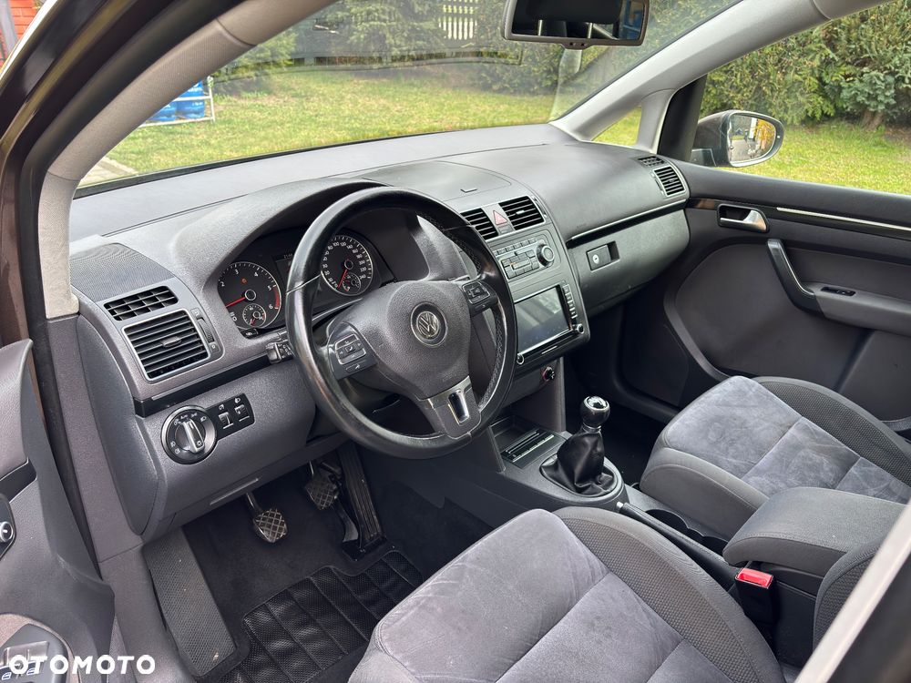 Volkswagen Touran 2.0 TDI DPF BlueMotion Technology Comfortline - 24