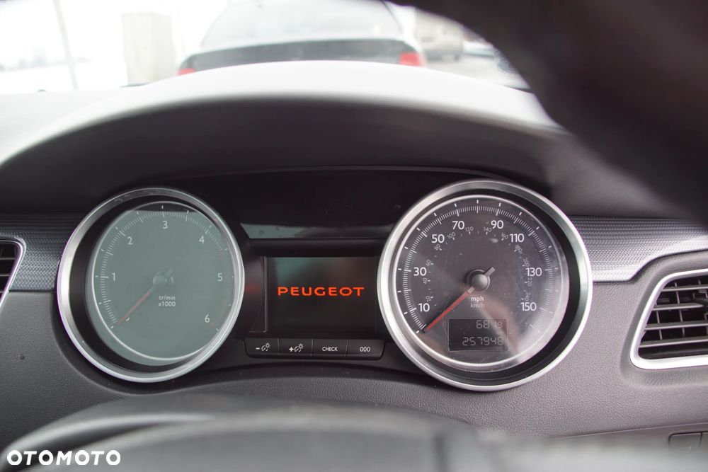 Auto na części - Peugeot 508 SW I 2.0 HDI 163 KM RH02 20MB27 KGN 2010R Silnik Skrzynia Drzwi Maska Klapa Zderzak Błotnik Szyba Lusterko Klamka Lampa Deska Kokpit Sterownik Moduł Czujnik Licznik Wyświetlacz Panel Kierownica - 11