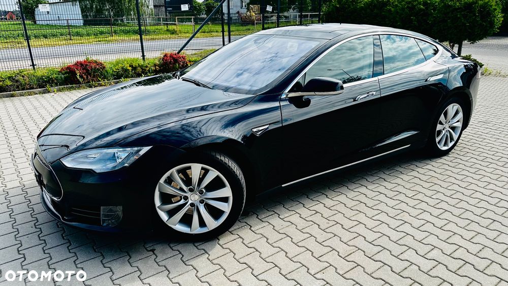 Tesla Model S - 5