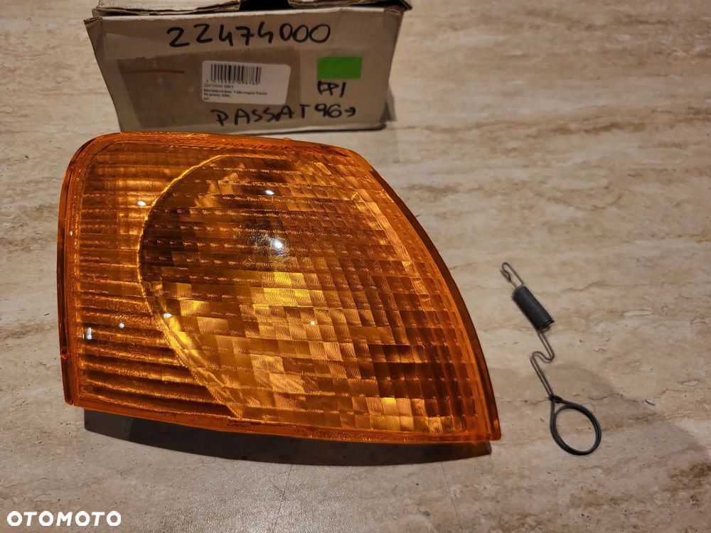 Kierunkowskaz Migacz  Volkswagen Passat 96-prawy żółty 22474000 HRT,3B0953042 - 4