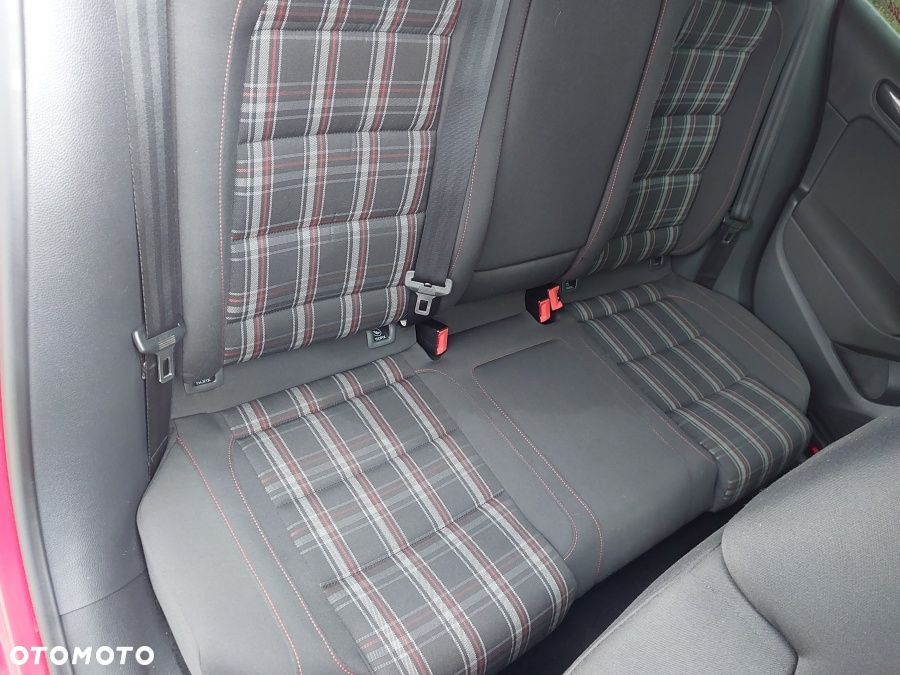 Volkswagen Golf 2.0 GTI - 29