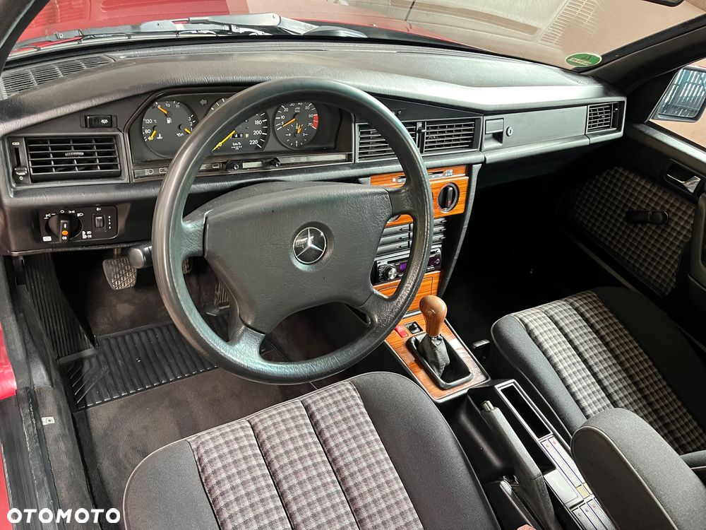Mercedes-Benz W201 (190) - 30