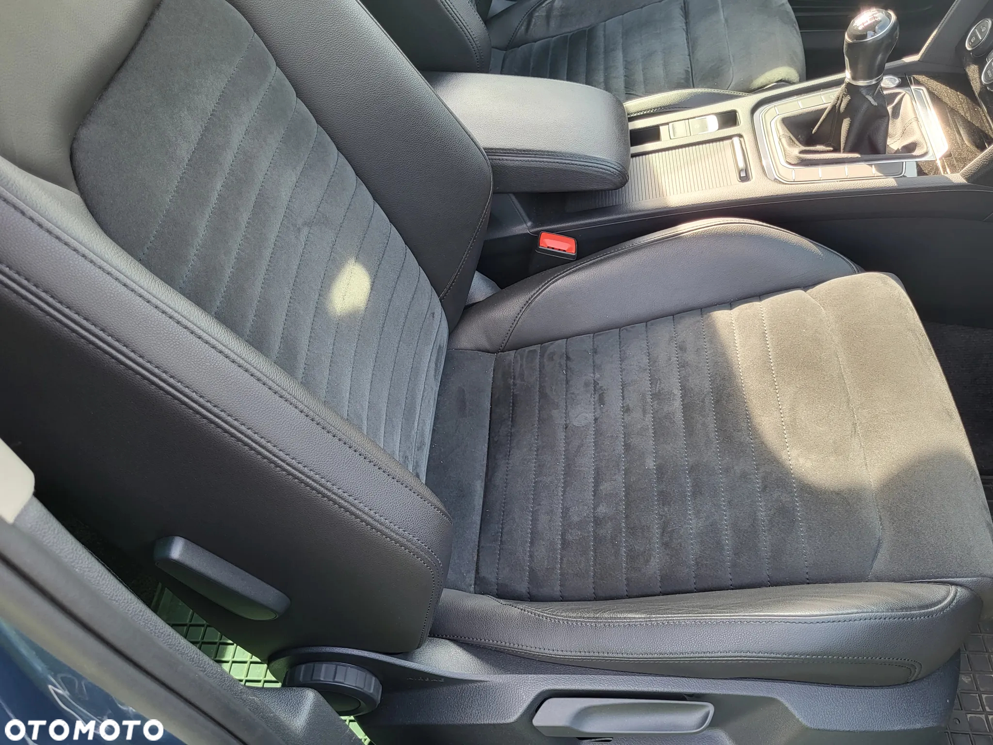 Volkswagen Passat 2.0 TDI SCR Highline - 21