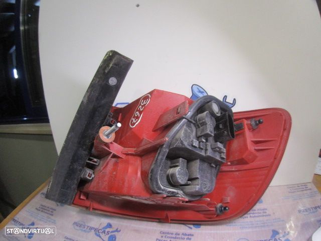 Farol Tras 4F9945095B AUDI A6 4F FASE 1 2006 2.0TDI 140CV 5P AZUL ESCURO ESQ ORIGINAL Danificado - 4