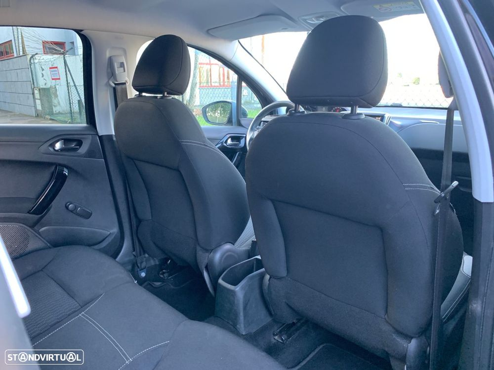 Peugeot 208 1.2 PureTech Allure - 21