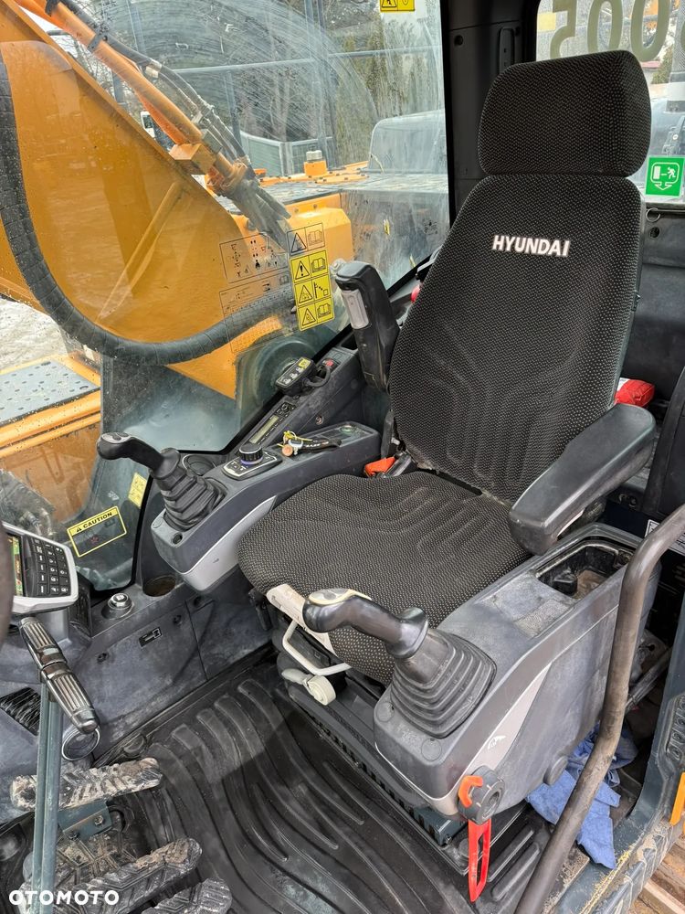 Hyundai HX 300 L - 5