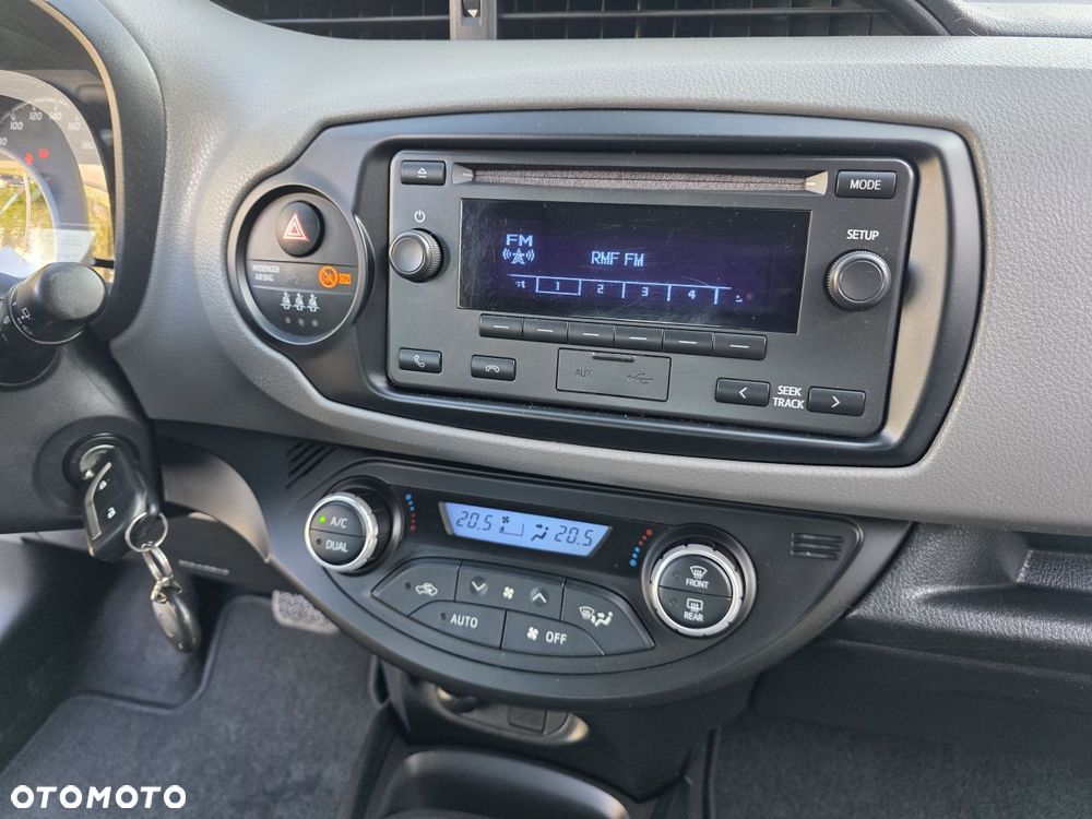 Toyota Yaris Hybrid 100 Active - 10