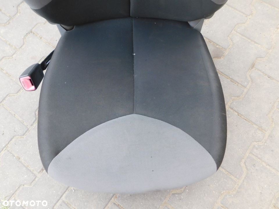 fotel lewy przód CITROEN C1 3D Europa - 2