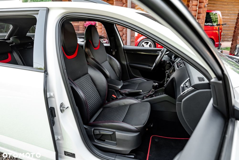 Skoda Octavia 2.0 TDI 4x4 DSG RS - 25