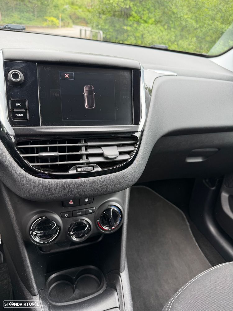 Peugeot 208 1.2 VTi SE Style - 17