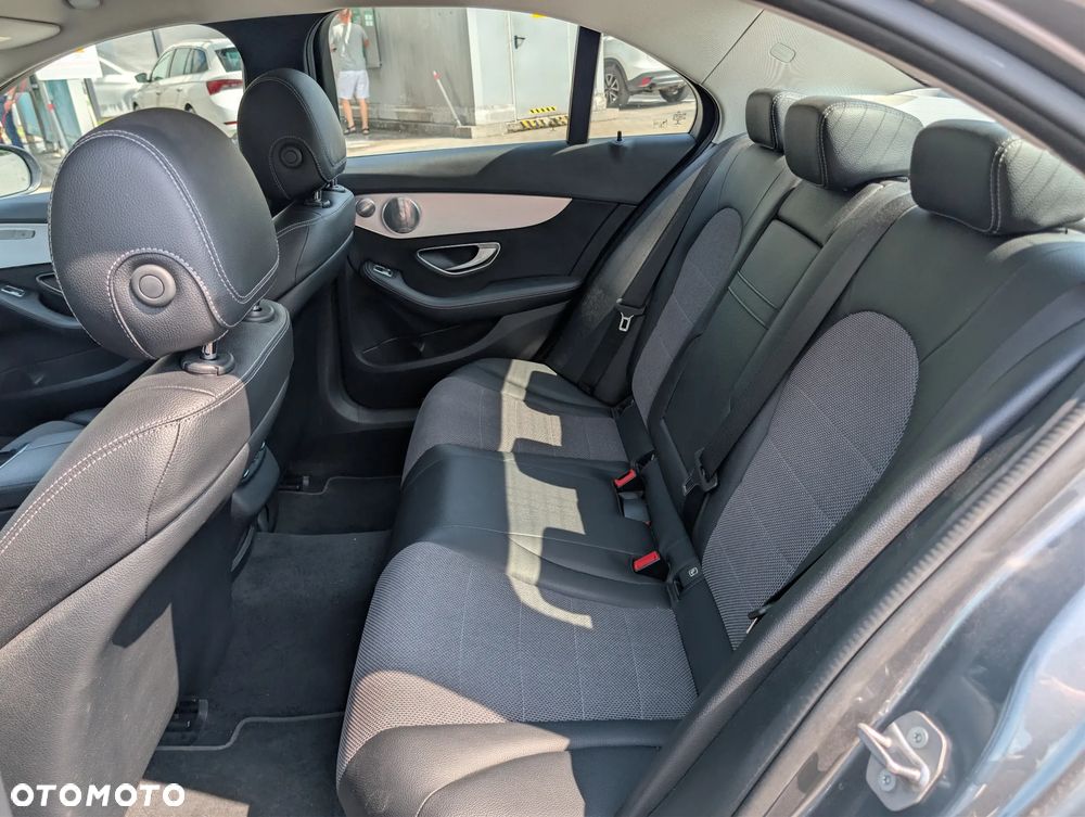 Mercedes-Benz Klasa C 200 4-Matic 7G-TRONIC - 13
