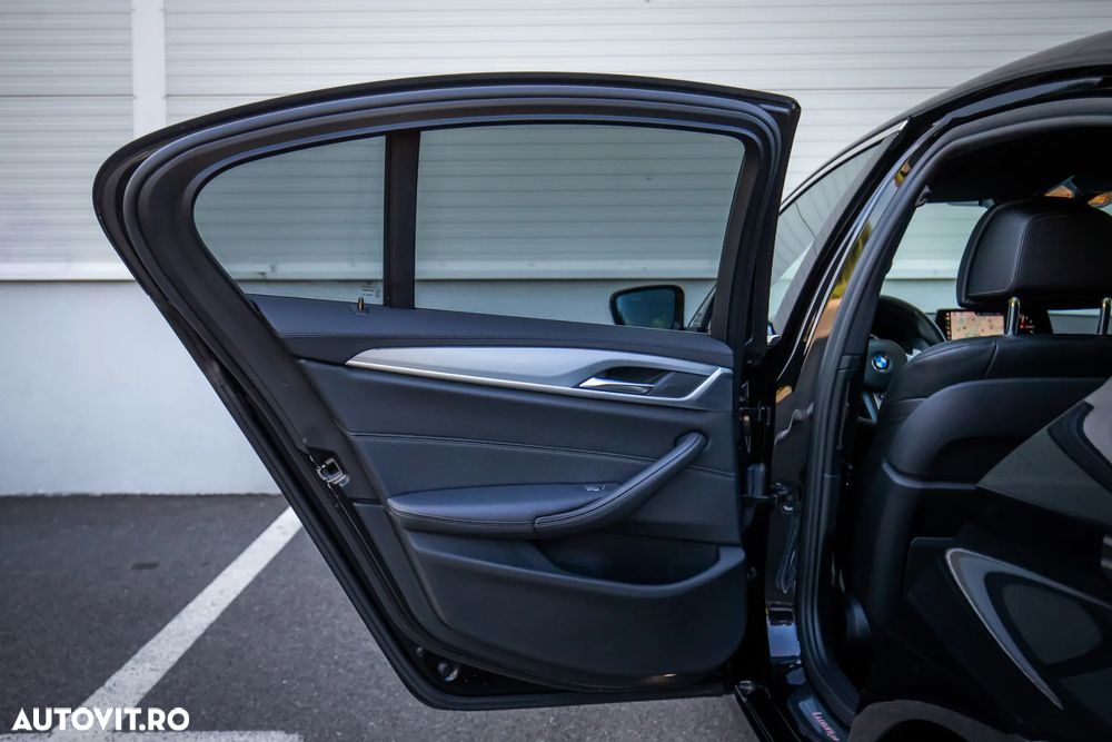 BMW Seria 5 530i xDrive AT - 28