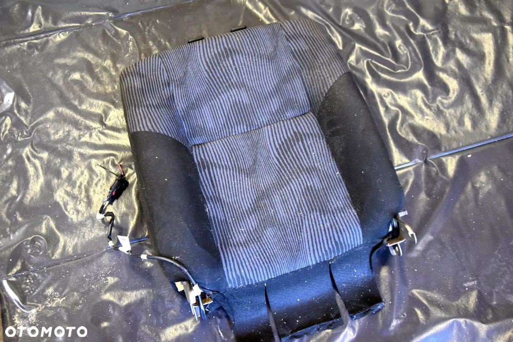 Dacia Sandero Logan Oparcie fotela prawe - 1