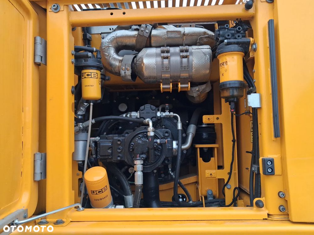JCB JS 220X - 13