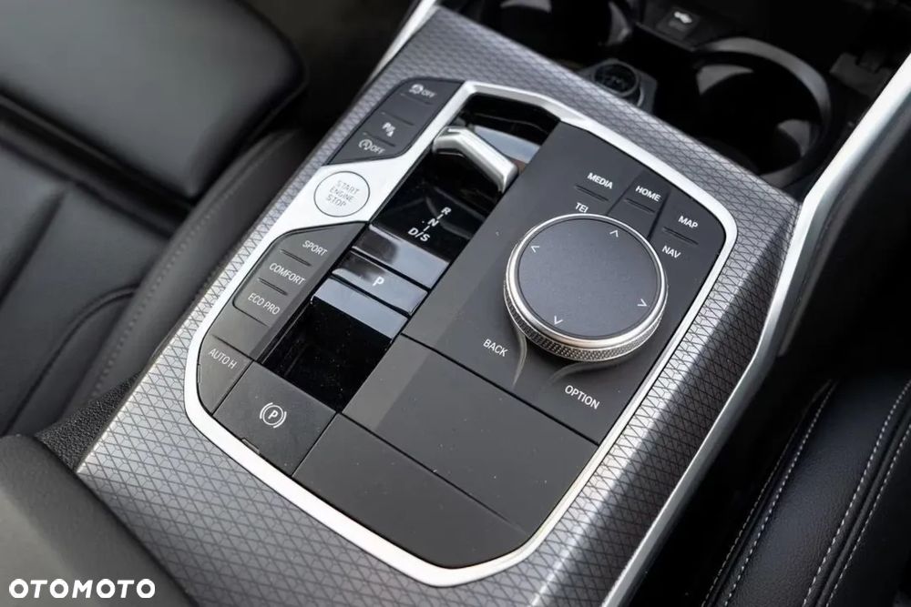 BMW Seria 3 318i M Sport - 16
