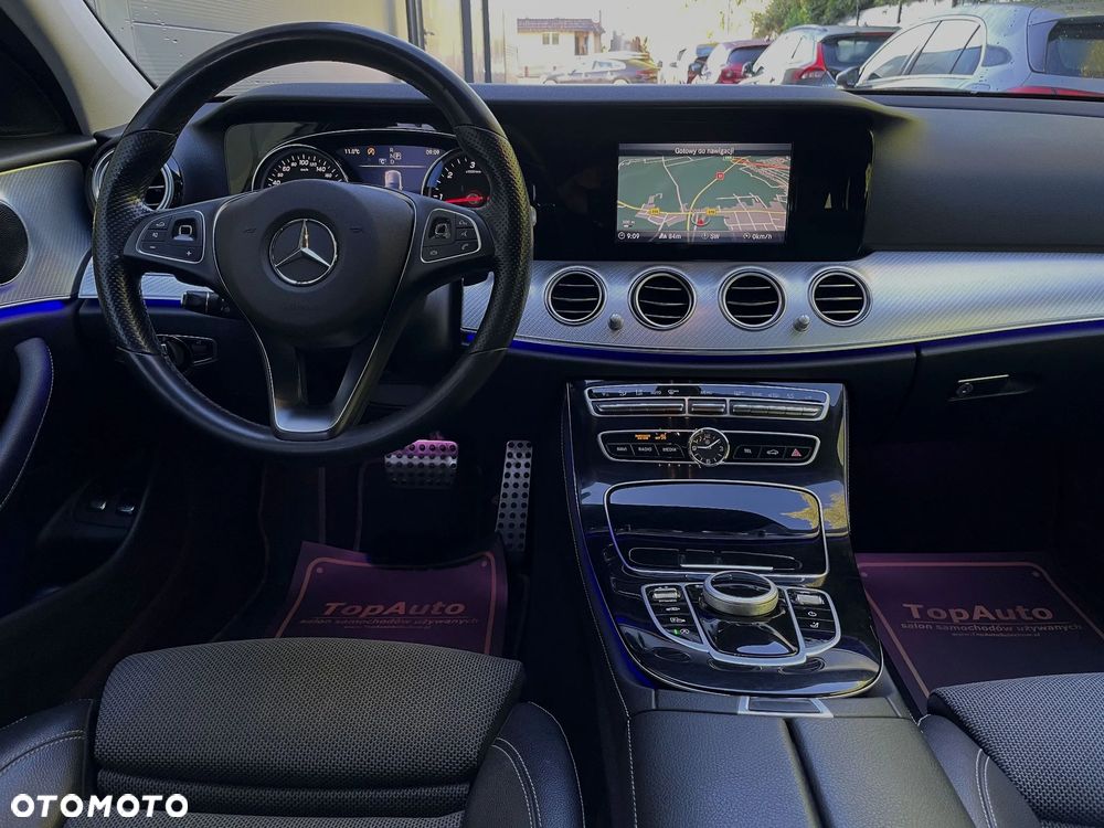 Mercedes-Benz Klasa E 220 d 4-Matic 9G-TRONIC - 37