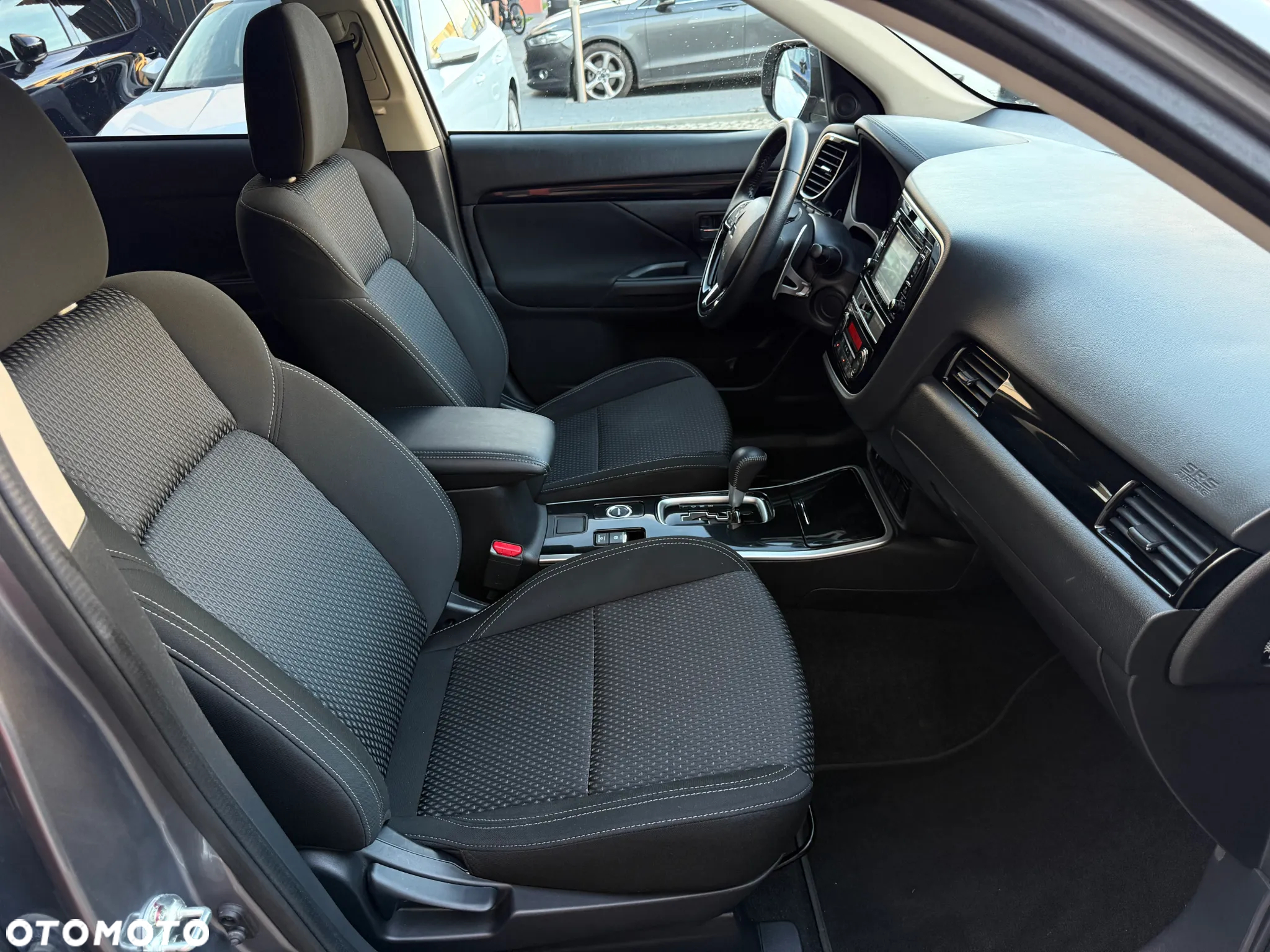 Mitsubishi Outlander 2.0 Intense Comfort 4WD CVT - 31