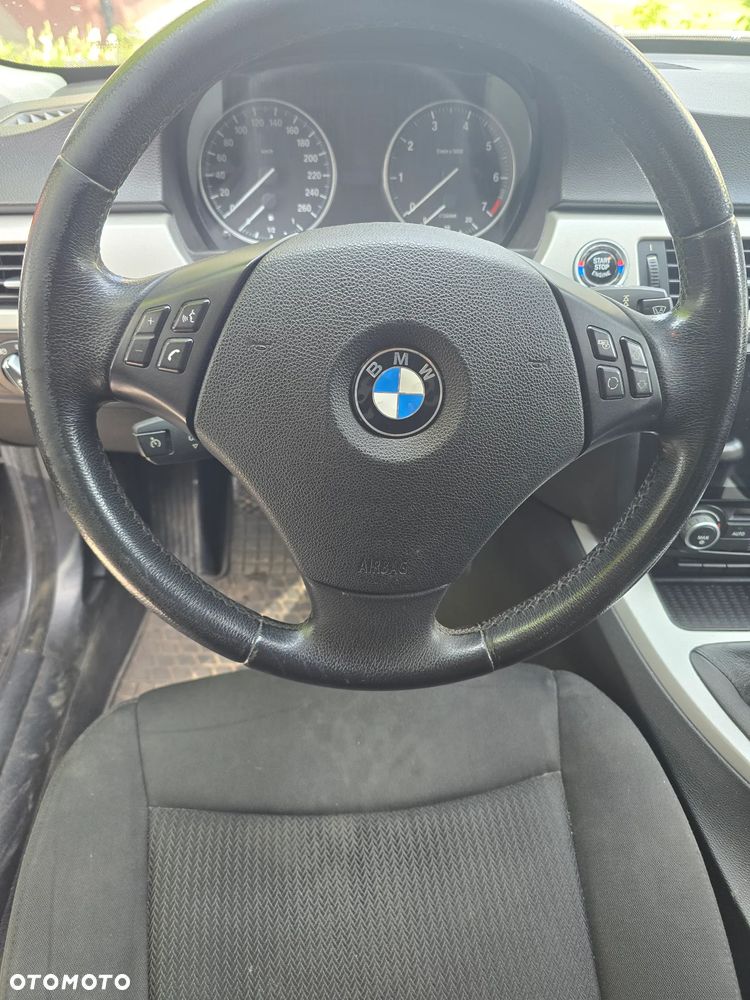 BMW Seria 3 318i - 13