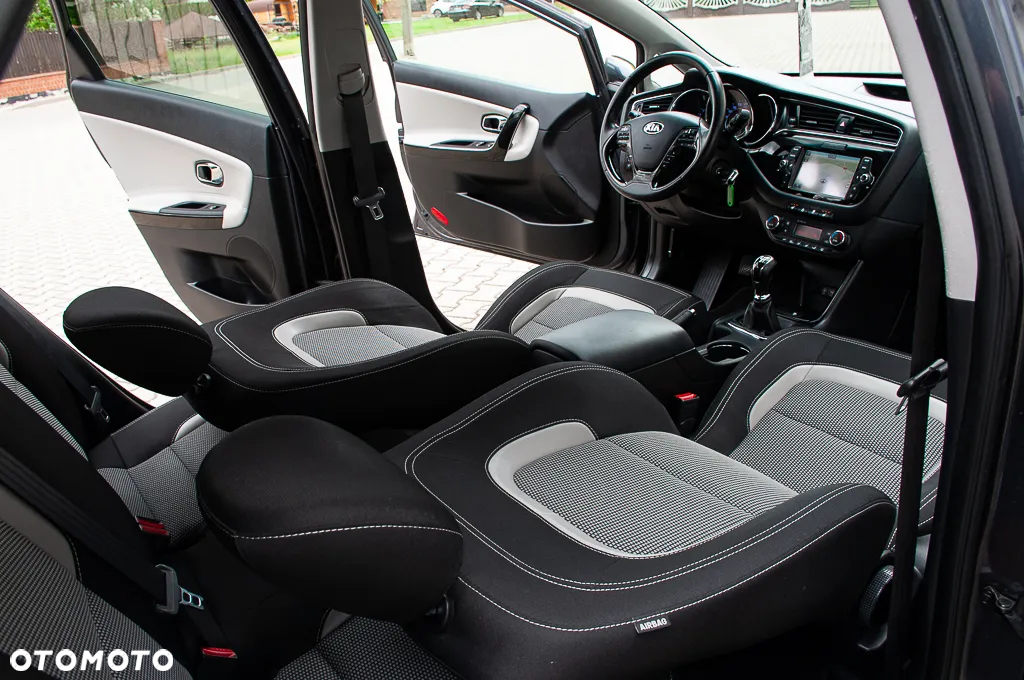 Kia Ceed 1.6 CRDi Platinum Edition - 25