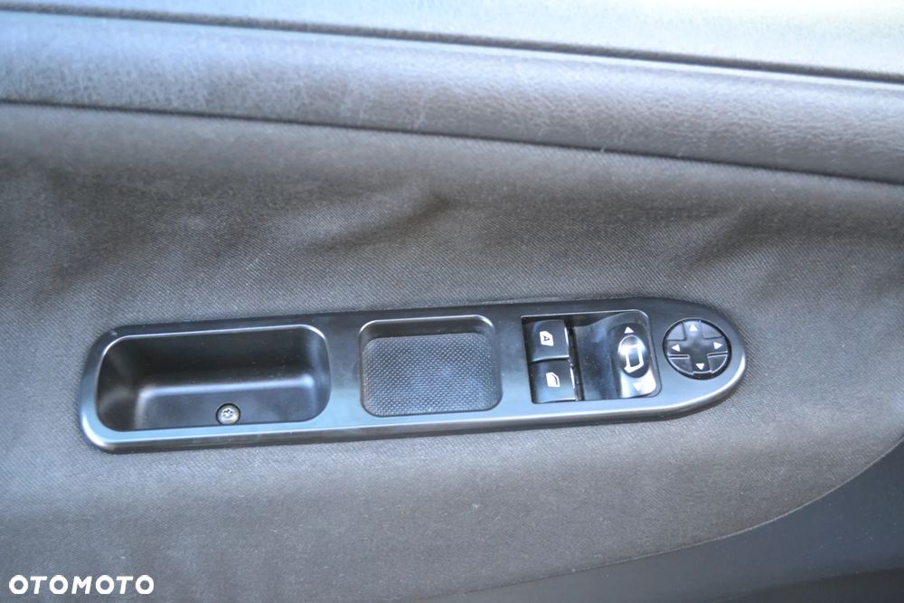 Peugeot 207 110 HDi FAP (Blue Lion) Premium - 23