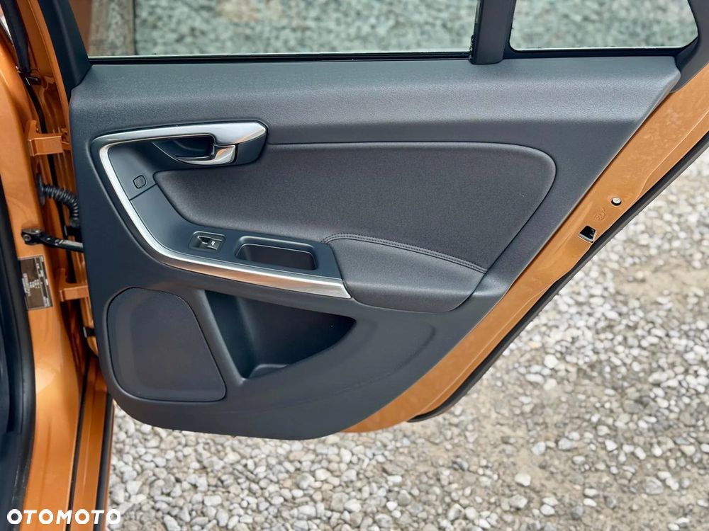 Volvo V60 D3 Geartronic Summum - 33