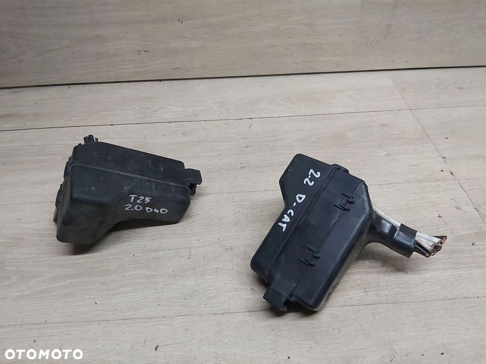 TOYOTA Avensis T25 Corolla Verso II 2,0 2,2 D4D D-Cat puszka bezpieczników - 1