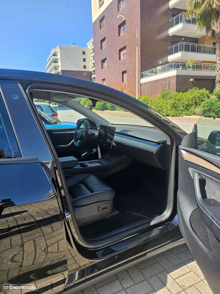 Tesla Model Y - 6
