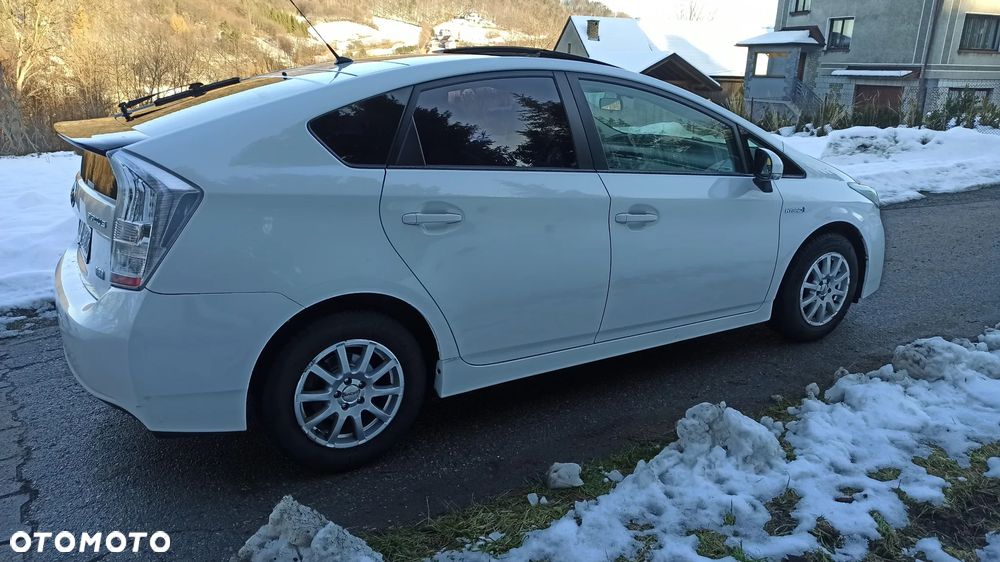 Toyota Prius (Hybrid) - 6