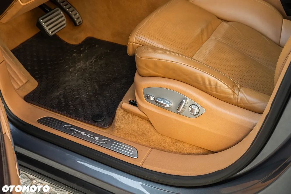 Porsche Cayenne S - 22