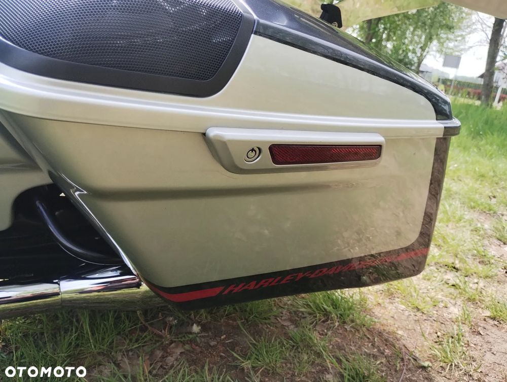 Harley-Davidson CVO Street Glide - 16