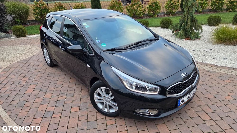Kia Ceed 1.6 CRDi 128 Dream Team Edition - 2