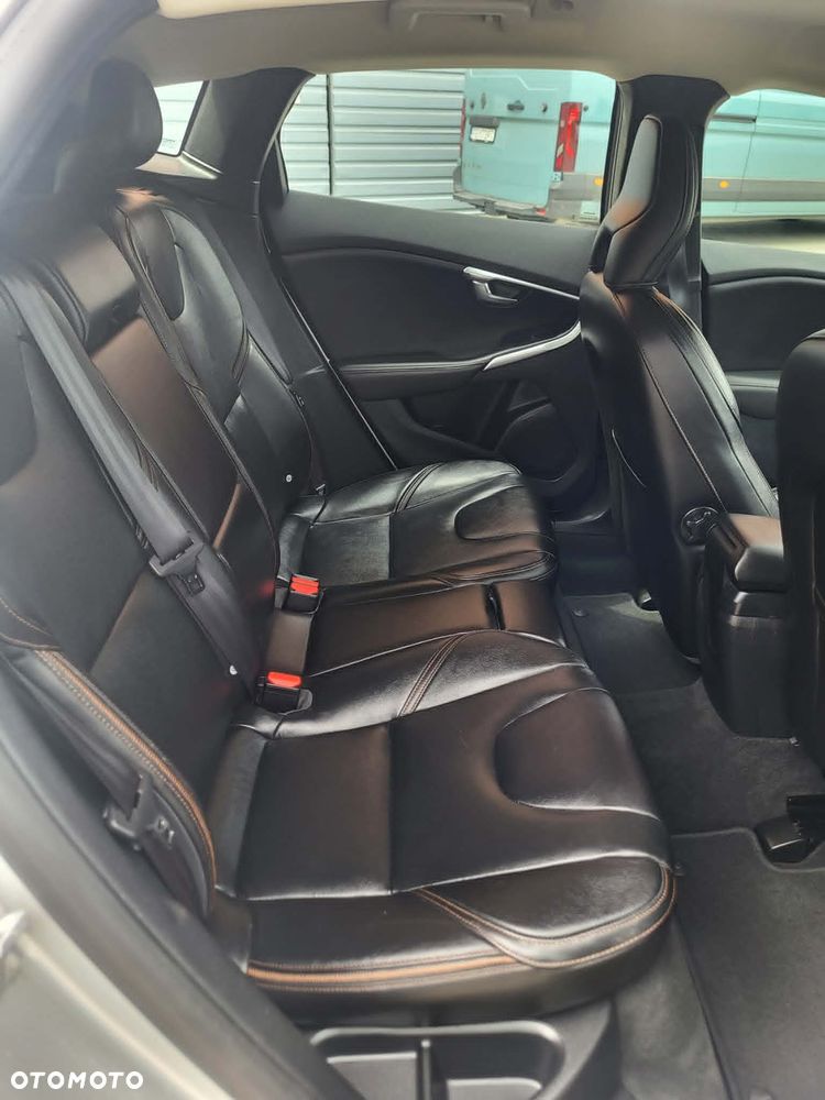 Volvo V40 D4 Summum - 9