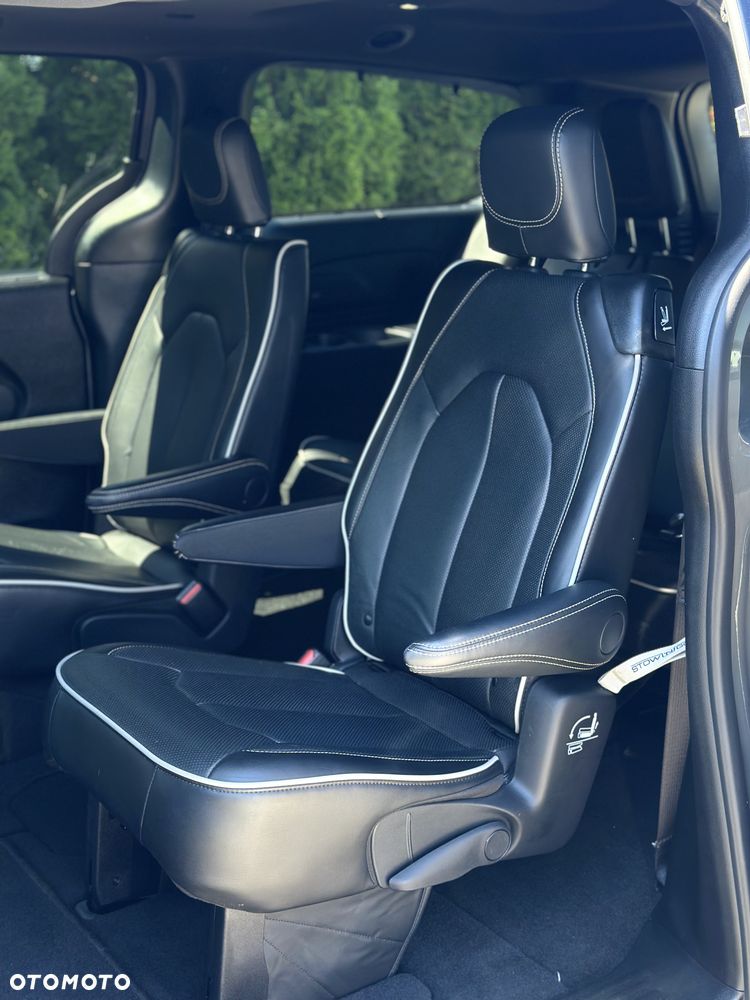 Chrysler Pacifica - 34