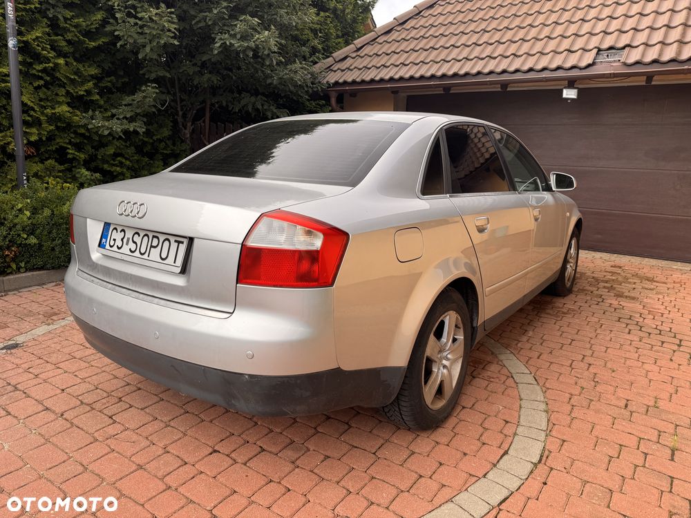 Audi A4 Limousine - 1