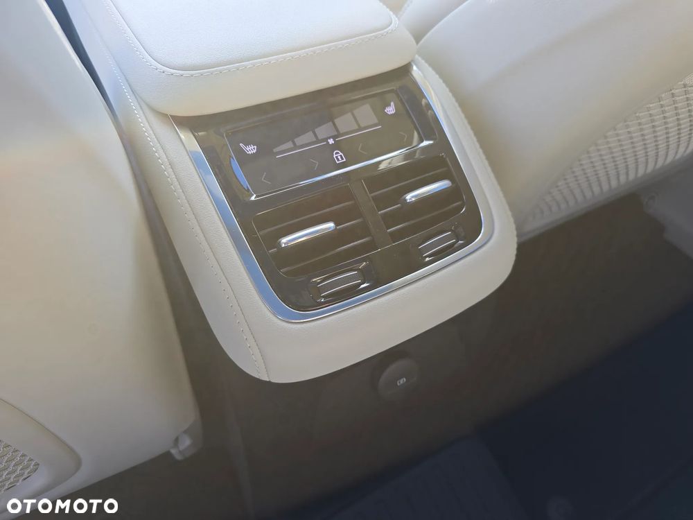 Volvo XC 90 T8 AWD Plug-In Hybrid Ultra Dark 7os - 17