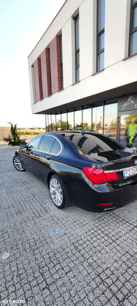 BMW Seria 7 750i - 14