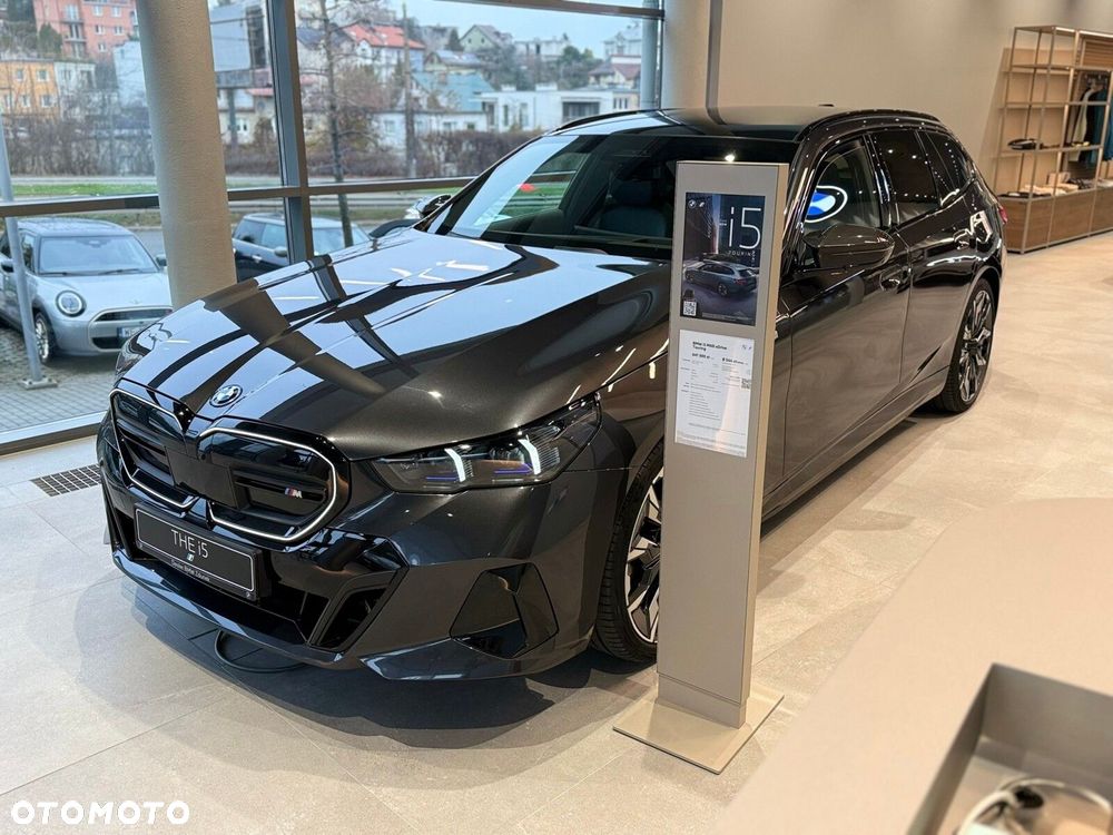 BMW i5 - 3