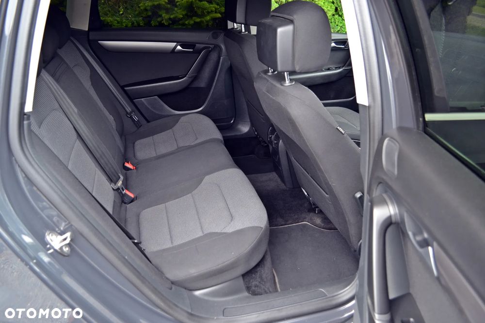 Volkswagen Passat - 15