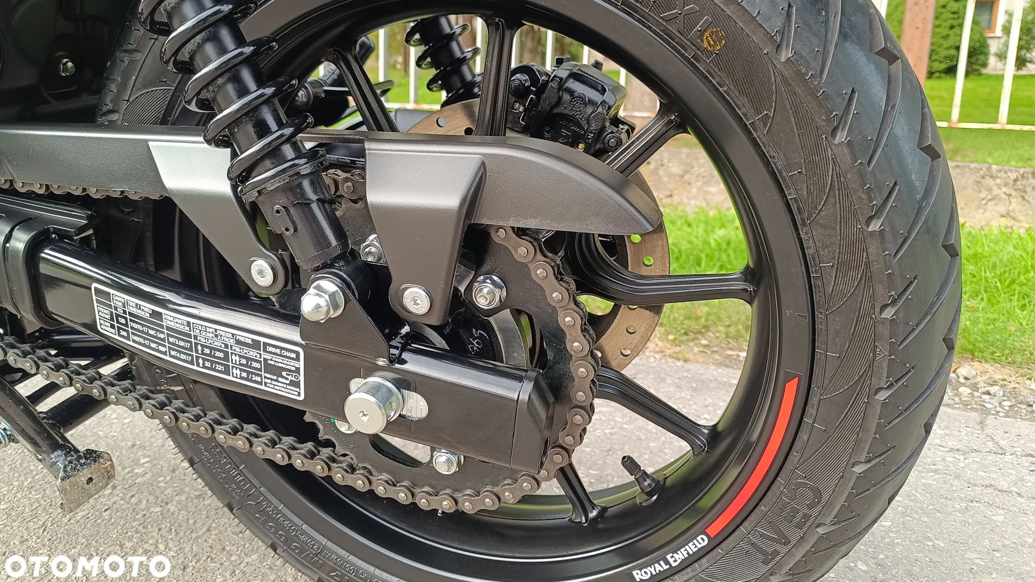 Royal Enfield HNTR - 14