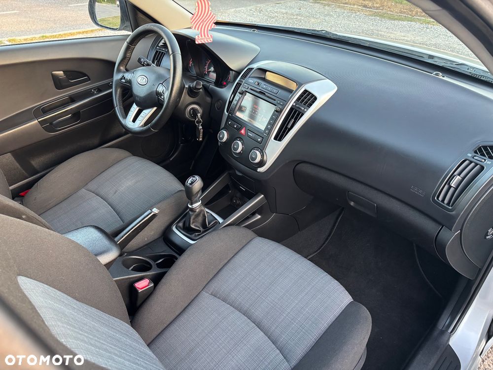 Kia Ceed - 10