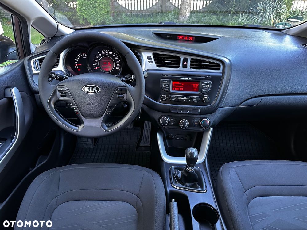 Kia Ceed 1.4 CVVT Fifa World Cup Edition - 29