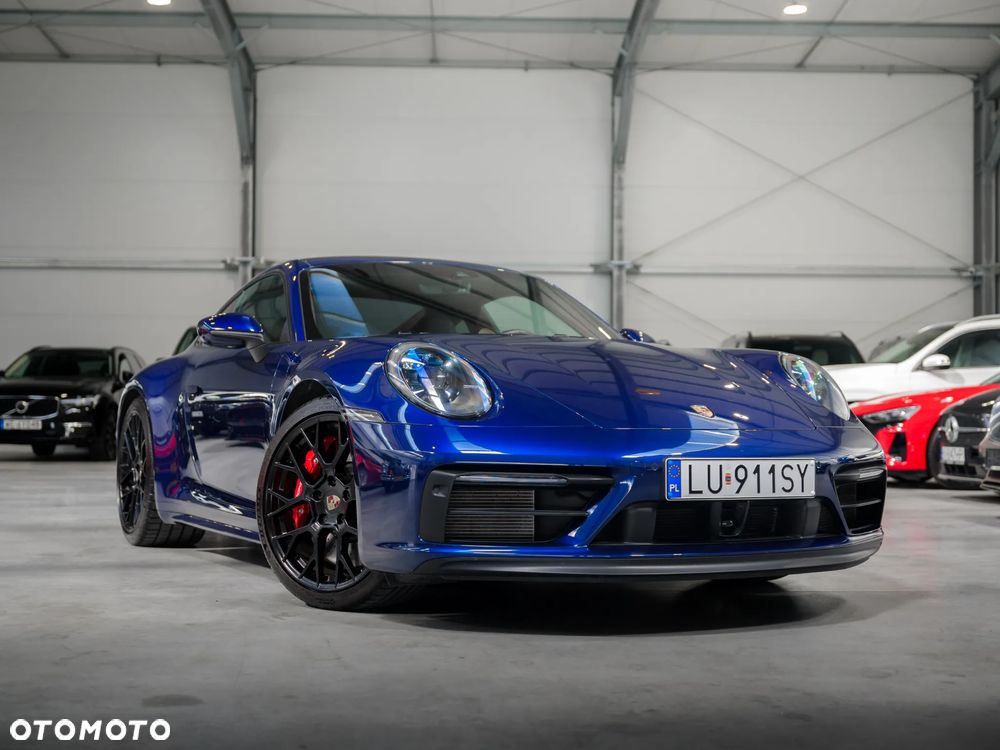 Porsche 911 Carrera 4 GTS - 12